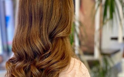 La estrecha relación entre cabello sano y color